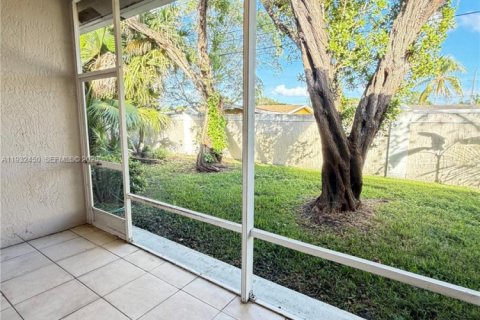 Купить виллу или дом в Санрайз, Флорида 2 спальни, 126.81м2, № 1991139 - фото 17