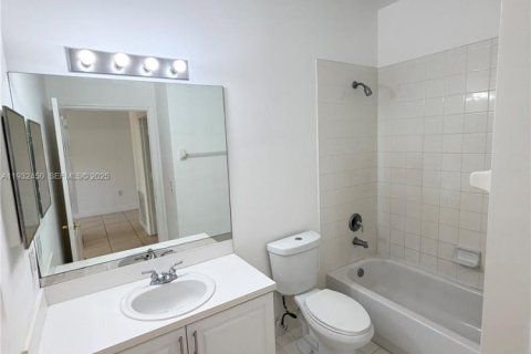 Купить виллу или дом в Санрайз, Флорида 2 спальни, 126.81м2, № 1991139 - фото 9