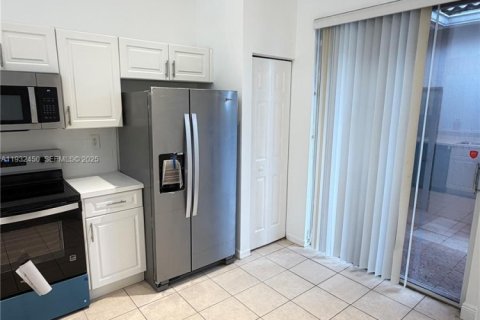 Купить виллу или дом в Санрайз, Флорида 2 спальни, 126.81м2, № 1991139 - фото 6