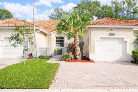 Купить виллу или дом в Санрайз, Флорида 2 спальни, 126.81м2, № 1991139 - фото 1