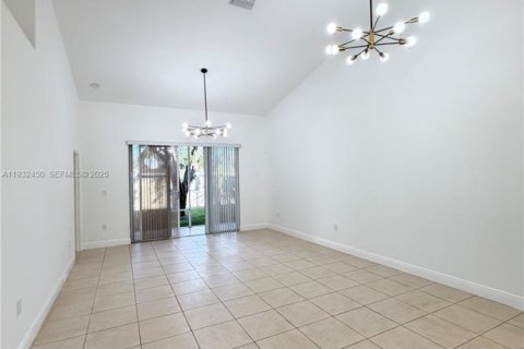 Купить виллу или дом в Санрайз, Флорида 2 спальни, 126.81м2, № 1991139 - фото 2