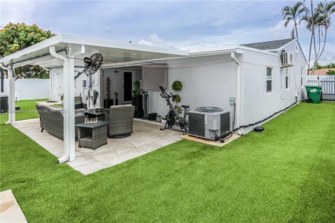 Villa ou maison à vendre à Miami, Floride: 3 chambres, 152.73 m2 № 1924793 - photo 17