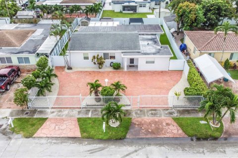 Villa ou maison à vendre à Miami, Floride: 3 chambres, 152.73 m2 № 1924793 - photo 4