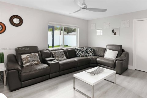 Villa ou maison à vendre à Miami, Floride: 3 chambres, 152.73 m2 № 1924793 - photo 18