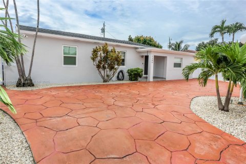 Villa ou maison à vendre à Miami, Floride: 3 chambres, 152.73 m2 № 1924793 - photo 2