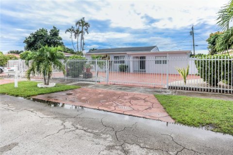Villa ou maison à vendre à Miami, Floride: 3 chambres, 152.73 m2 № 1924793 - photo 5