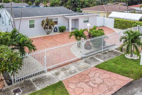 Villa ou maison à vendre à Miami, Floride: 3 chambres, 152.73 m2 № 1924793 - photo 3