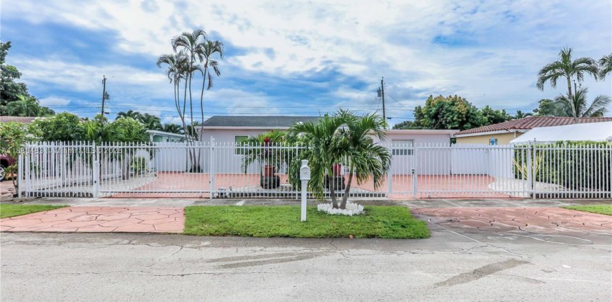 Villa ou maison à Miami, Floride 3 chambres, 152.73 m2 № 1924793