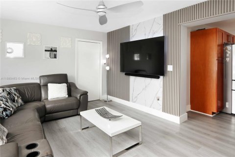 Villa ou maison à vendre à Miami, Floride: 3 chambres, 152.73 m2 № 1924793 - photo 19