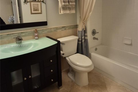 Condo in Coconut Creek, Florida, 3 bedrooms № 2010395 - photo 18