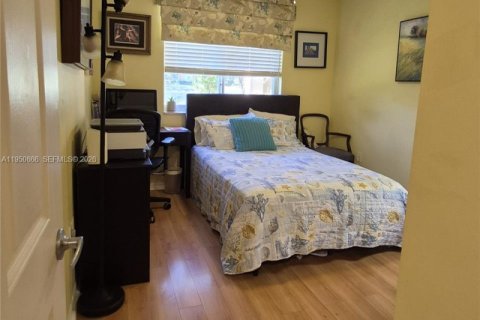 Condo in Coconut Creek, Florida, 3 bedrooms № 2010395 - photo 17