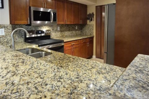 Condo in Coconut Creek, Florida, 3 bedrooms № 2010395 - photo 5