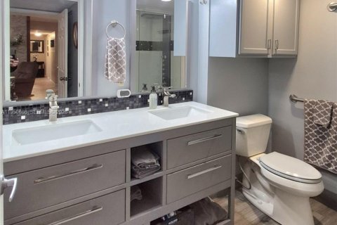 Condo in Coconut Creek, Florida, 3 bedrooms № 2010395 - photo 12