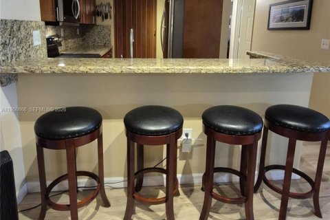 Condo in Coconut Creek, Florida, 3 bedrooms № 2010395 - photo 2