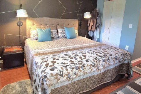 Condo in Coconut Creek, Florida, 3 bedrooms № 2010395 - photo 10