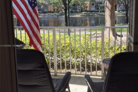 Condo in Coconut Creek, Florida, 3 bedrooms № 2010395 - photo 21