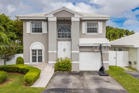 House in Miami, Florida 4 bedrooms, 160.26 sq.m. № 2022104 - photo 2