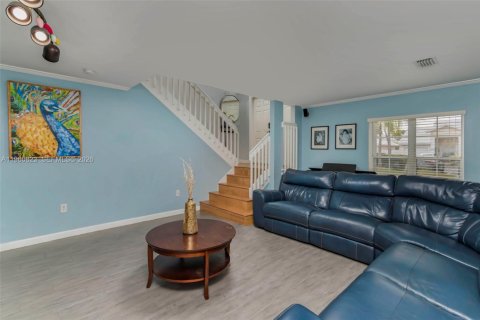 House in Miami, Florida 4 bedrooms, 160.26 sq.m. № 2022104 - photo 7