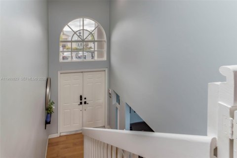 House in Miami, Florida 4 bedrooms, 160.26 sq.m. № 2022104 - photo 13