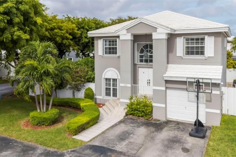 House in Miami, Florida 4 bedrooms, 160.26 sq.m. № 2022104