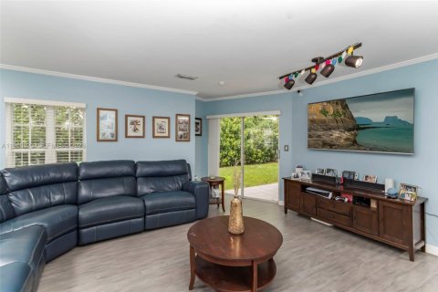 House in Miami, Florida 4 bedrooms, 160.26 sq.m. № 2022104 - photo 5