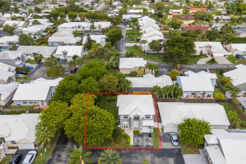 House in Miami, Florida 4 bedrooms, 160.26 sq.m. № 2022104 - photo 27