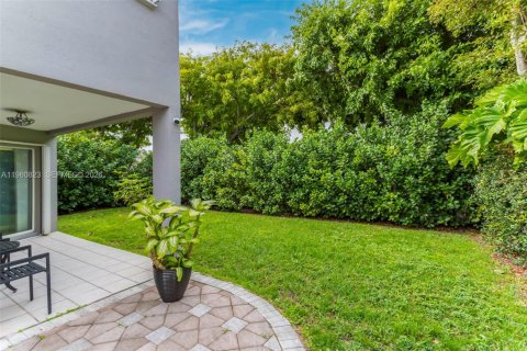 House in Miami, Florida 4 bedrooms, 160.26 sq.m. № 2022104 - photo 24