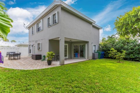 House in Miami, Florida 4 bedrooms, 160.26 sq.m. № 2022104 - photo 20