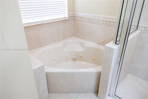 House in Palmetto Bay, Florida 6 bedrooms, 277.96 sq.m. № 1772440 - photo 28