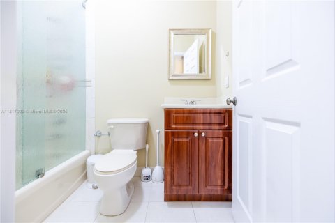 House in Palmetto Bay, Florida 6 bedrooms, 277.96 sq.m. № 1772440 - photo 15