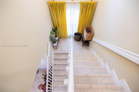 House in Palmetto Bay, Florida 6 bedrooms, 277.96 sq.m. № 1772440 - photo 18