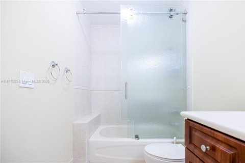 House in Palmetto Bay, Florida 6 bedrooms, 277.96 sq.m. № 1772440 - photo 30