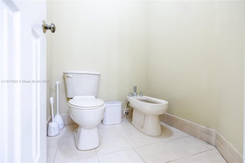 House in Palmetto Bay, Florida 6 bedrooms, 277.96 sq.m. № 1772440 - photo 27