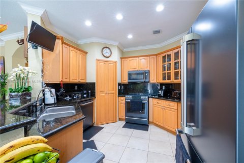 House in Palmetto Bay, Florida 6 bedrooms, 277.96 sq.m. № 1772440 - photo 12