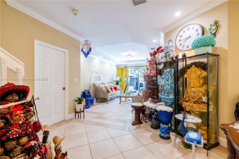 House in Palmetto Bay, Florida 6 bedrooms, 277.96 sq.m. № 1772440 - photo 3
