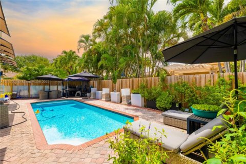 House in Palmetto Bay, Florida 6 bedrooms, 277.96 sq.m. № 1772440 - photo 1