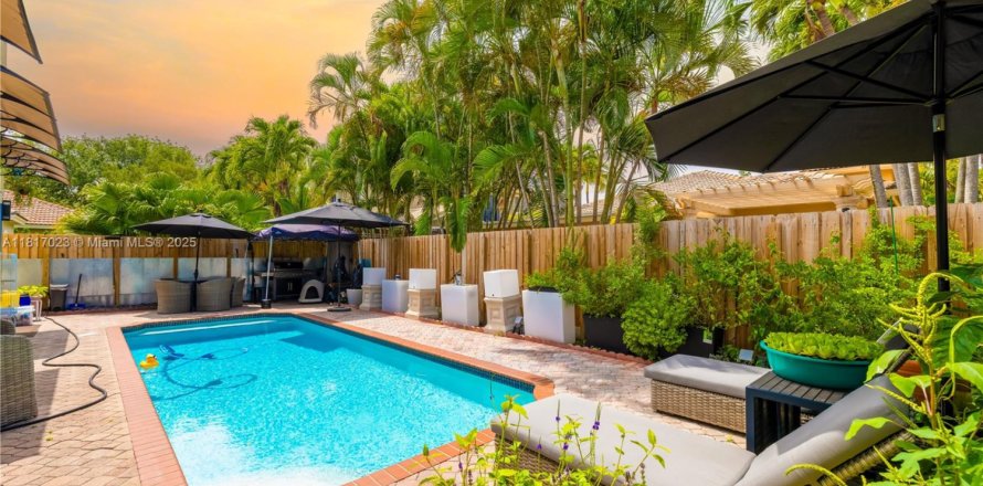 House in Palmetto Bay, Florida 6 bedrooms, 277.96 sq.m. № 1772440