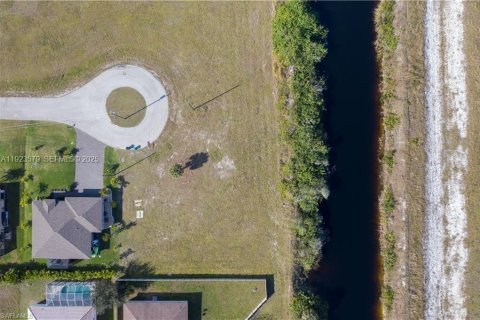 Terreno en venta en Cape Coral, Florida № 2082854 - foto 5