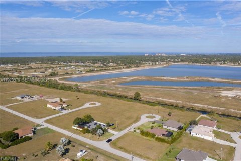 Terreno en venta en Cape Coral, Florida № 2082854 - foto 6