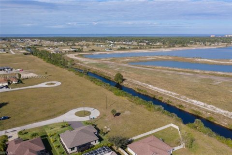 Terreno en venta en Cape Coral, Florida № 2082854 - foto 8
