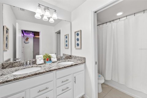Touwnhouse à vendre à Kissimmee, Floride: 5 chambres, 210.24 m2 № 2283642 - photo 8