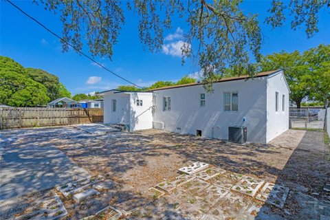 House in Opa-locka, Florida 3 bedrooms, 121.33 sq.m. № 1762742 - photo 26
