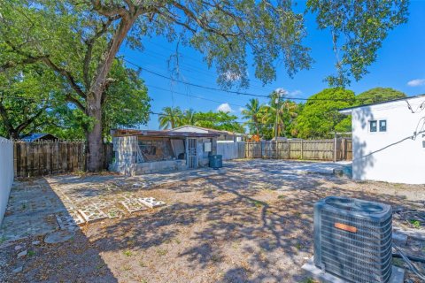 House in Opa-locka, Florida 3 bedrooms, 121.33 sq.m. № 1762742 - photo 25