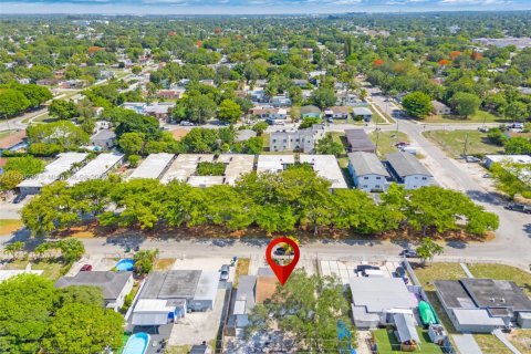 House in Opa-locka, Florida 3 bedrooms, 121.33 sq.m. № 1762742 - photo 6