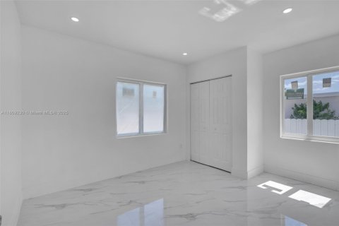 House in Opa-locka, Florida 3 bedrooms, 121.33 sq.m. № 1762742 - photo 15