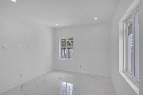 House in Opa-locka, Florida 3 bedrooms, 121.33 sq.m. № 1762742 - photo 24