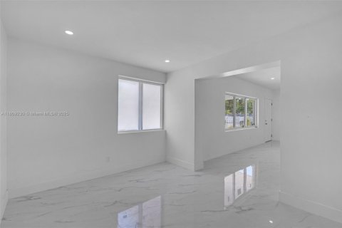 House in Opa-locka, Florida 3 bedrooms, 121.33 sq.m. № 1762742 - photo 21