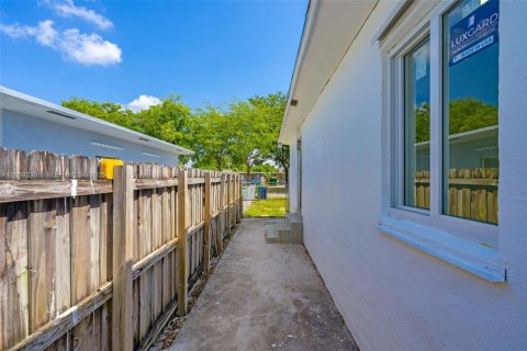 House in Opa-locka, Florida 3 bedrooms, 121.33 sq.m. № 1762742 - photo 28
