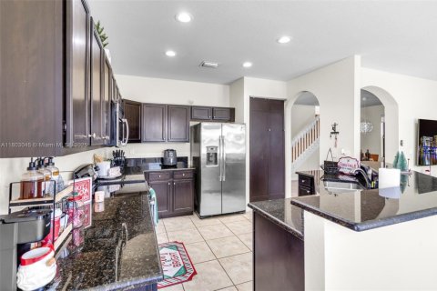 Casa en venta en Hialeah, Florida, 4 dormitorios, 243.59 m2 № 1865264 - foto 27