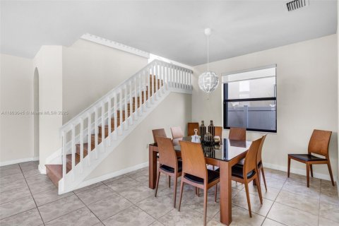 Casa en venta en Hialeah, Florida, 4 dormitorios, 243.59 m2 № 1865264 - foto 22